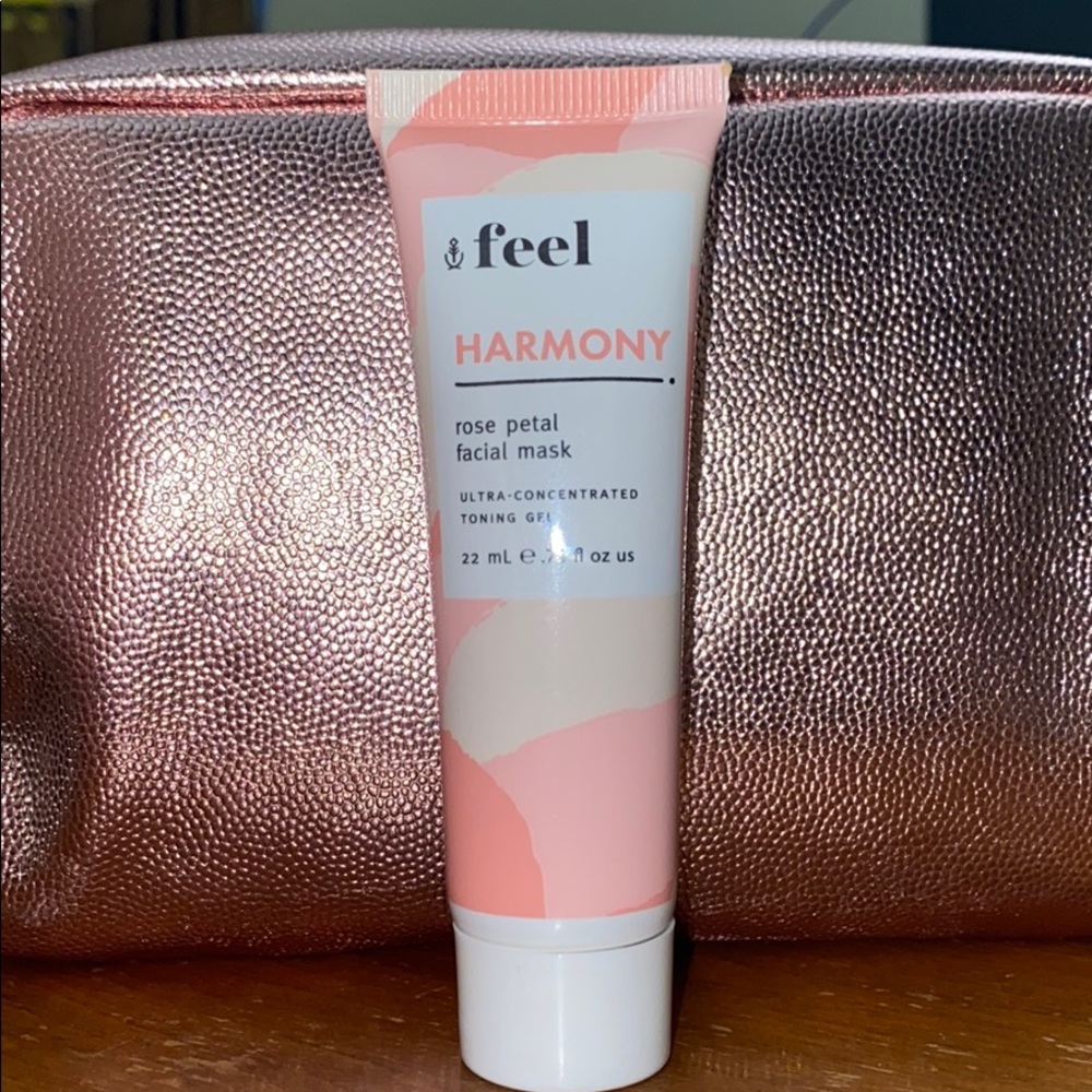 3/$15- 🌹 Harmony Rose Petal Mask